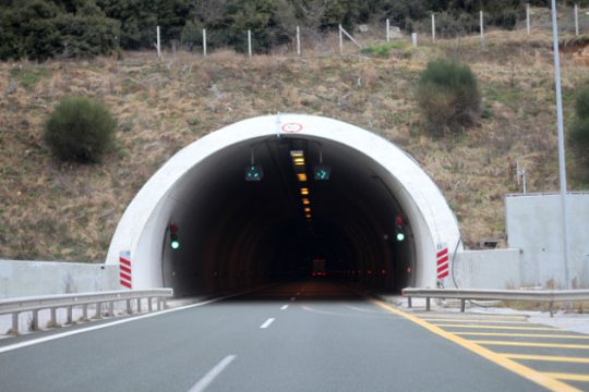 Κλειστός ο κλάδος καθόδου της σήραγγας Στέρνας στην Κορίνθου-Τριπόλεως