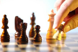 Έρχεται να κάνει… ματ στον Λευκό Πύργο!