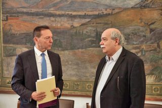 Μέτρα για ελάφρυνση του χρέους ζητά η ΤτΕ