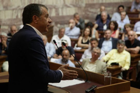 Κάλεσμα Στ. Θεοδωράκη στο ΠΑΣΟΚ να καταψηφίσει τον εκλογικό νόμο