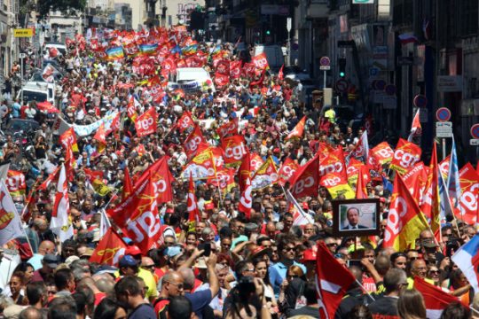 Η Γαλλική δημοκρατία… αντεπιτίθεται