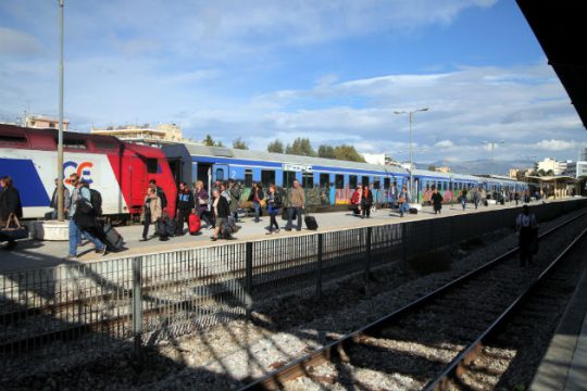 Έρχονται νέες τρίωρες στάσεις σε τρένα και προαστιακό