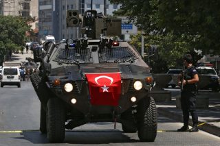 Κρεσέντο αυταρχισμού με συνοπτικές διαδικασίες