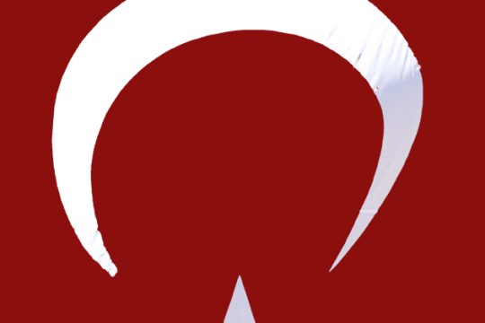 Η Ελλάδα παρακολουθεί και ανησυχεί
