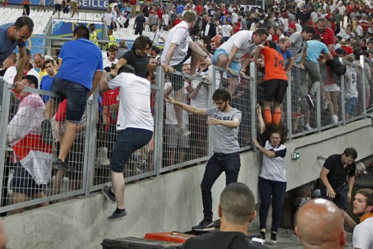 Συνεργασία εναντίον των χούλιγκαν
