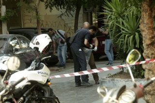 Ενας νεκρός και δύο τραυματίες για τα μάτια μιας γυναίκας