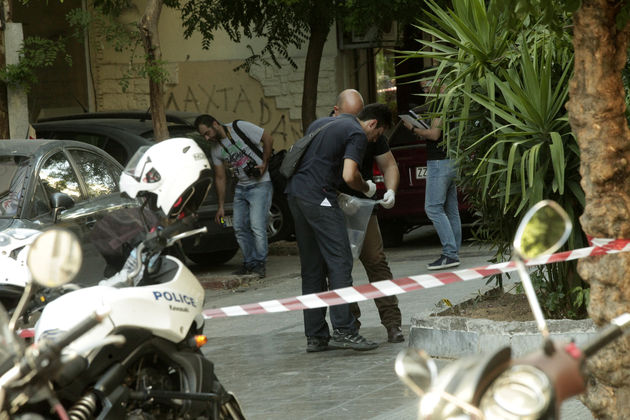 Ενας νεκρός και δύο τραυματίες για τα μάτια μιας γυναίκας