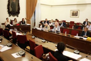Ποια εξουσία παρενέβη σε ποια;