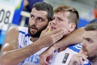 «Γαλανόλευκο» σταυροδρόμι