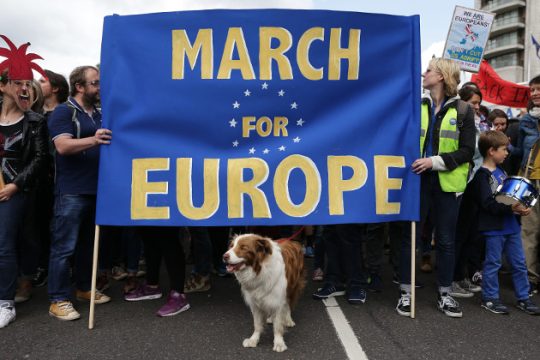 Όλοι εναντίον όλων για το Brexit