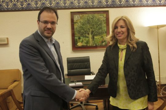 «Μαλλιά-κουβάρια» στη Δημοκρατική Συμπαράταξη