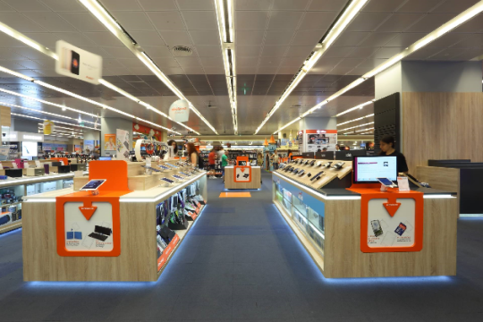 Aνανεωμένο κατάστημα των Public στο Τhe Mall Athens