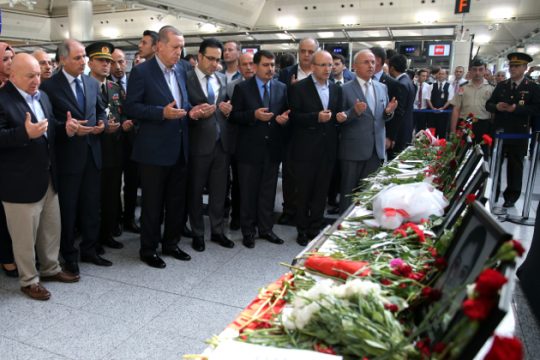 Κατηγορίες σε 13 για τις επιθέσεις στο Ατατούρκ