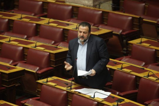 O Κεγκέρογλου ξέρει από κουμπάρους και δημοπρασίες;