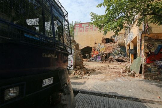 Δεκάδες συλλήψεις σε υπό κατάληψη κτίρια της Θεσσαλονίκης