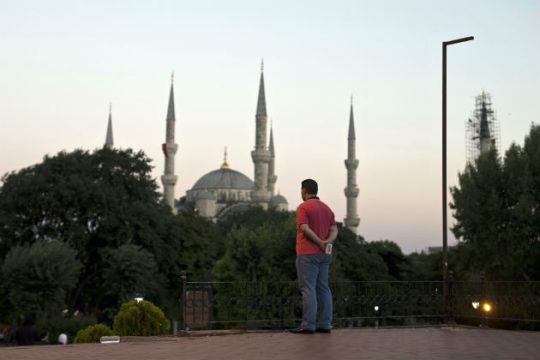 Το χρονικό του πραξικοπήματος και τα ερωτήματα του τουρκικού Τύπου