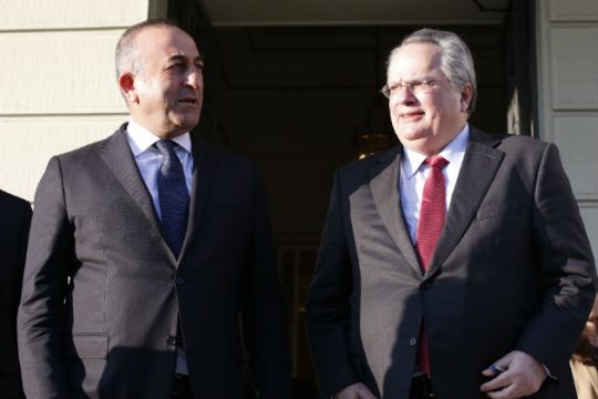 Αντικρουόμενα μηνύματα για την έκδοση των «8»