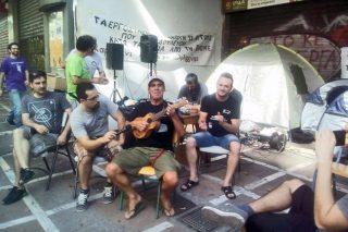 Αυτοδιαχείριση και τραγούδια