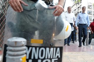 Ο Μητσοτάκης ντύθηκε Σαμαράς
