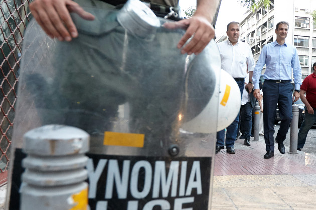 Ο Μητσοτάκης ντύθηκε Σαμαράς