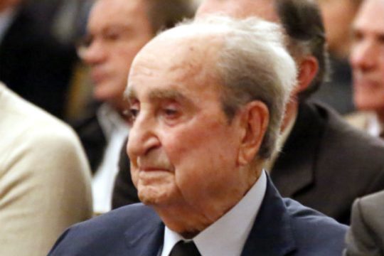 Εξηγήσεις από τον επίτιμο χωρίς… ονόματα και διευθύνσεις