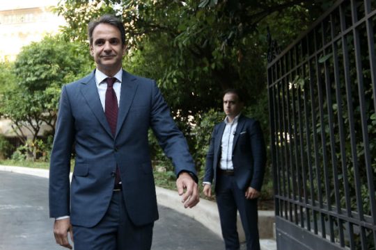 Διπλή πίεση από τη Ν.Δ.