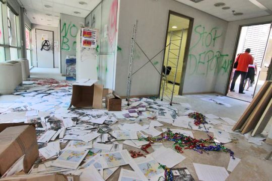 Νεύρα, επεισόδια, ζημιές και… ειρηνική διαδήλωση