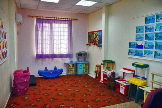 «Σκόνταψε» το πρόγραμμα για τη φιλοξενία παιδιών