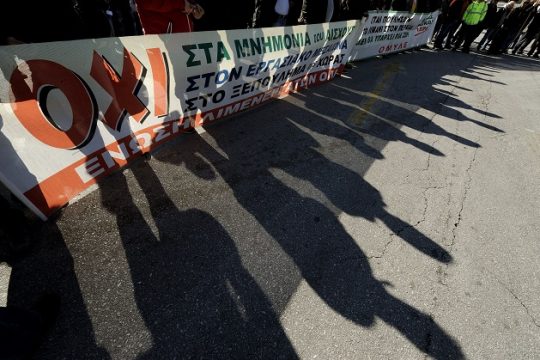 Εμπρός στον έτσι που χάραξε ο τέτοιος