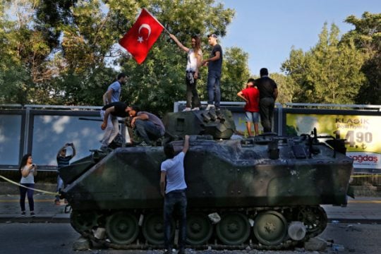 Οι 22 ώρες που συγκλόνισαν την Τουρκία