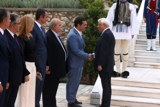 Με μηνύματα σε εσωτερικό και εξωτερικό η γιορτή της Δημοκρατίας