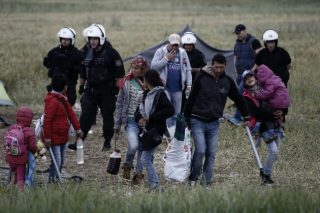 Πρόσφυγες: δαιμονοποίηση και εξιδανίκευση