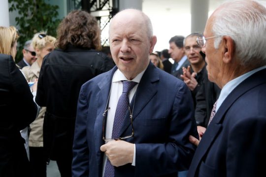 Αύγουστο με… Εξεταστική για τους ιδιοκτήτες ΜΜΕ