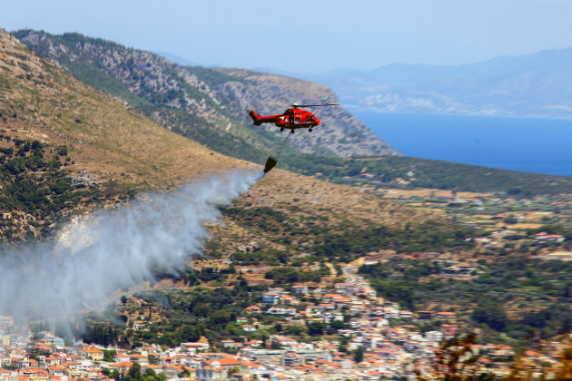 Υπό έλεγχο η πυρκαγιά στην Κυνουρία, αναζωπυρώσεις στη Σάμο