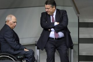 Γκάμπριελ κατά Σόιμπλε με… παρατηρητή τη Μέρκελ