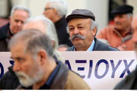 Πέντε μέτρα για τη μερική αποκατάσταση του ΕΚΑΣ
