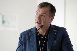 Συμφωνεί με μπόνους και… δεκαεφτάρηδες