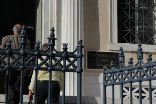 Διασταύρωσαν τα ξίφη τους ενώπιον του ΣτΕ για τις τηλεοπτικές άδειες
