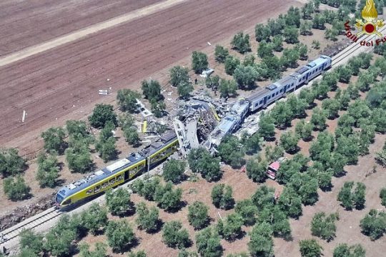 Τραγωδία από μετωπική σύγκρουση τρένων