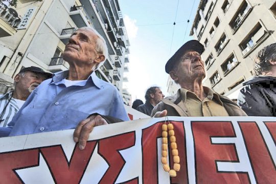 Ο «κόφτης» προτιμά τις συντάξεις