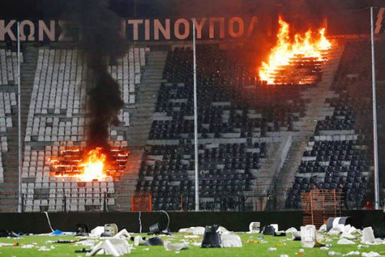 Τετράμηνο λουκέτο στη θύρα 4