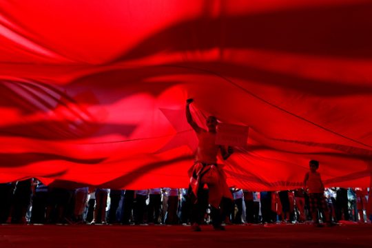«Ούτε πραξικόπημα, ούτε δικτατορία»