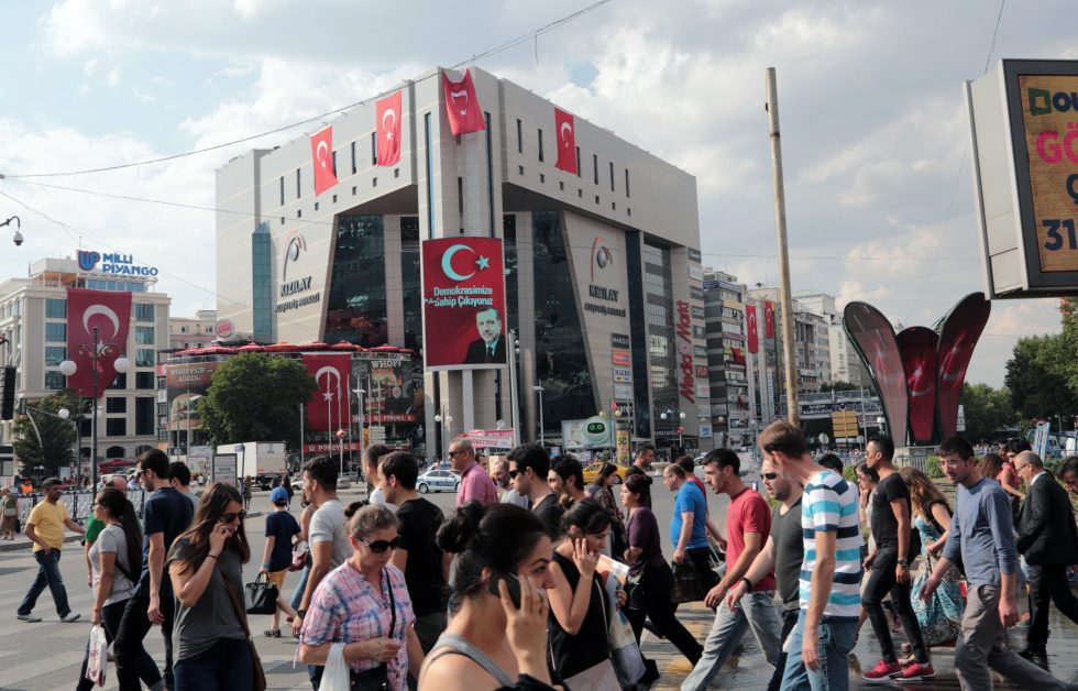 Σε μαζική συγκέντρωση καλεί η αντιπολίτευση στην Τουρκία