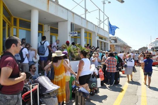 «Αιχμάλωτοι» στο τελωνείο