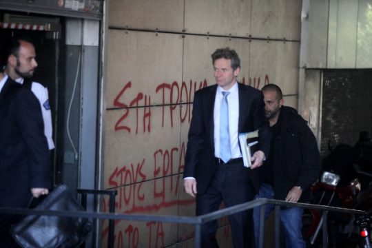 «Ήρθε η ώρα των απολύσεων και της αποκατάστασης της Δημοκρατίας»