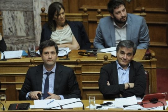 «Δεν πείθετε ούτε τους δικούς σας»