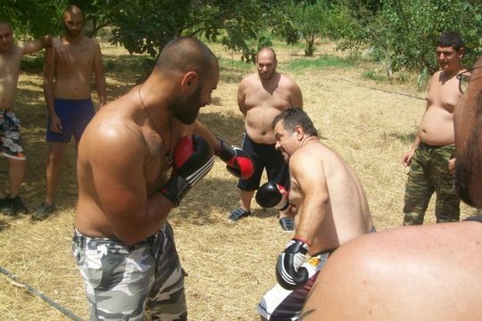 Η ιστορία του χρυσαυγίτη παλαιστή