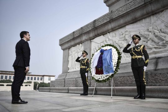 Ο κινεζικός δράκος στο πλευρό μας