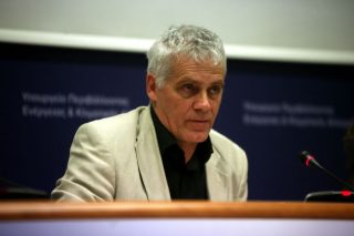 Γιατί, κ. υπουργέ;