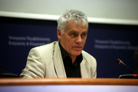Γιατί, κ. υπουργέ;